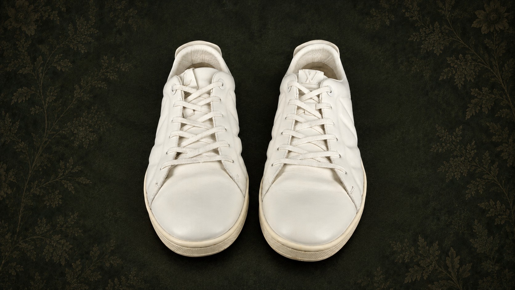 Белые кожаные кроссовки Louis Vuitton Beverly Hills Sneaker после чистки и восстановления цвета в MYST