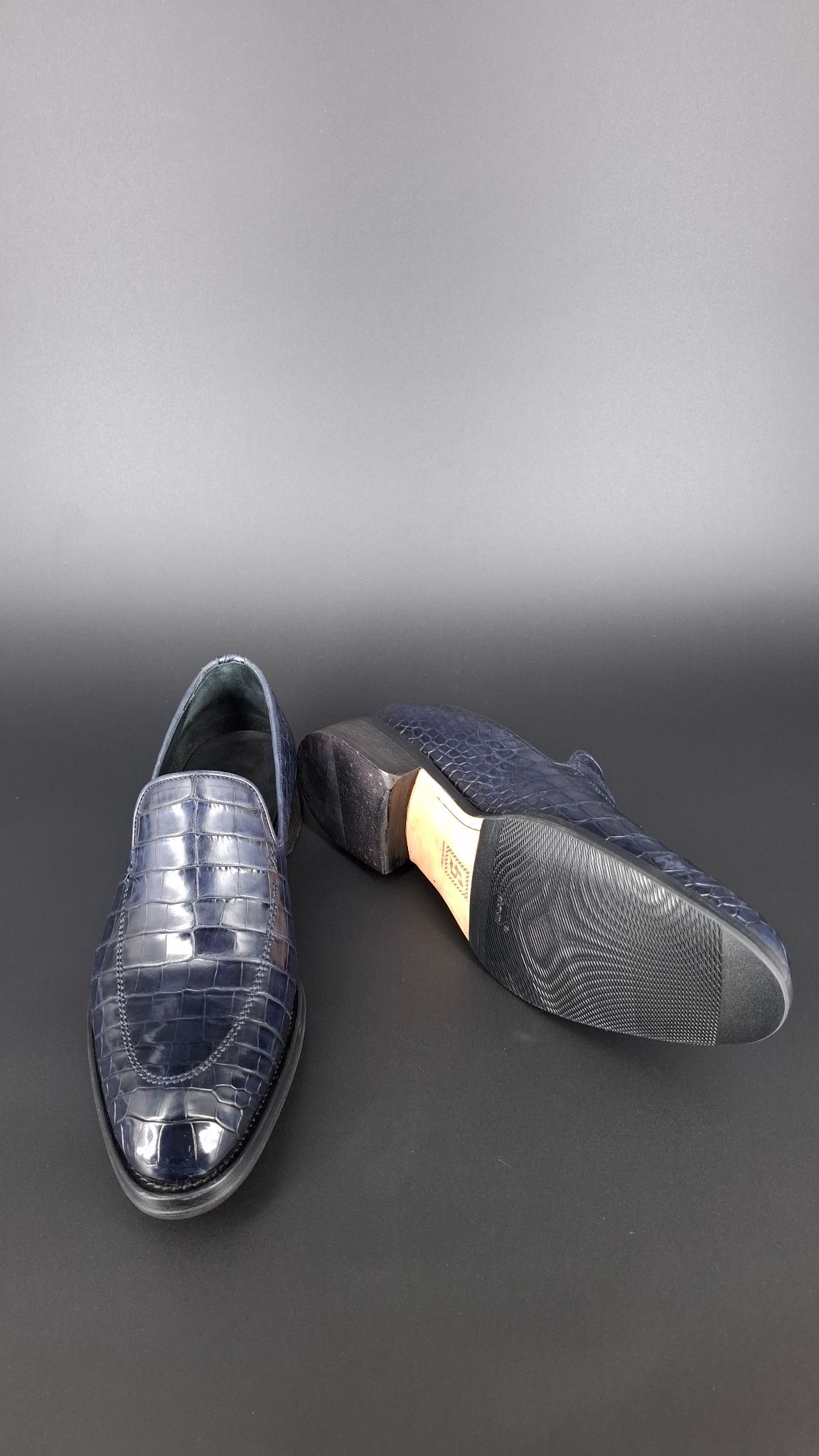 Brioni Blue Crocodile Alligator Leather Loafers после установки защиты на подошву, первый ракурс