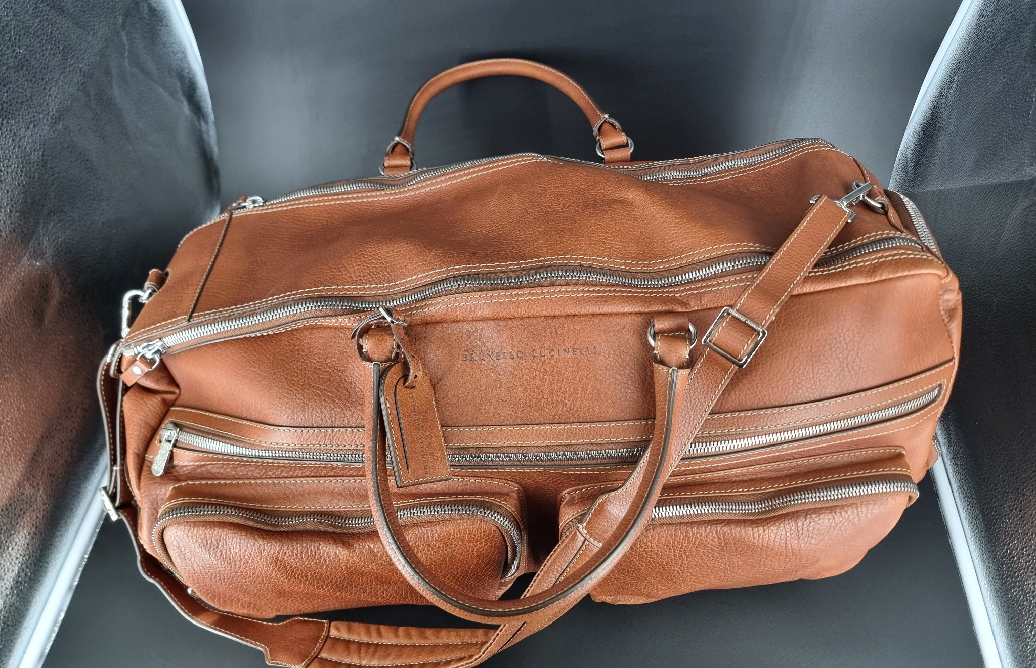 Brunello Cucinelli Cowhide trolley bag до ремонта крепления ремня и разрыва кожи