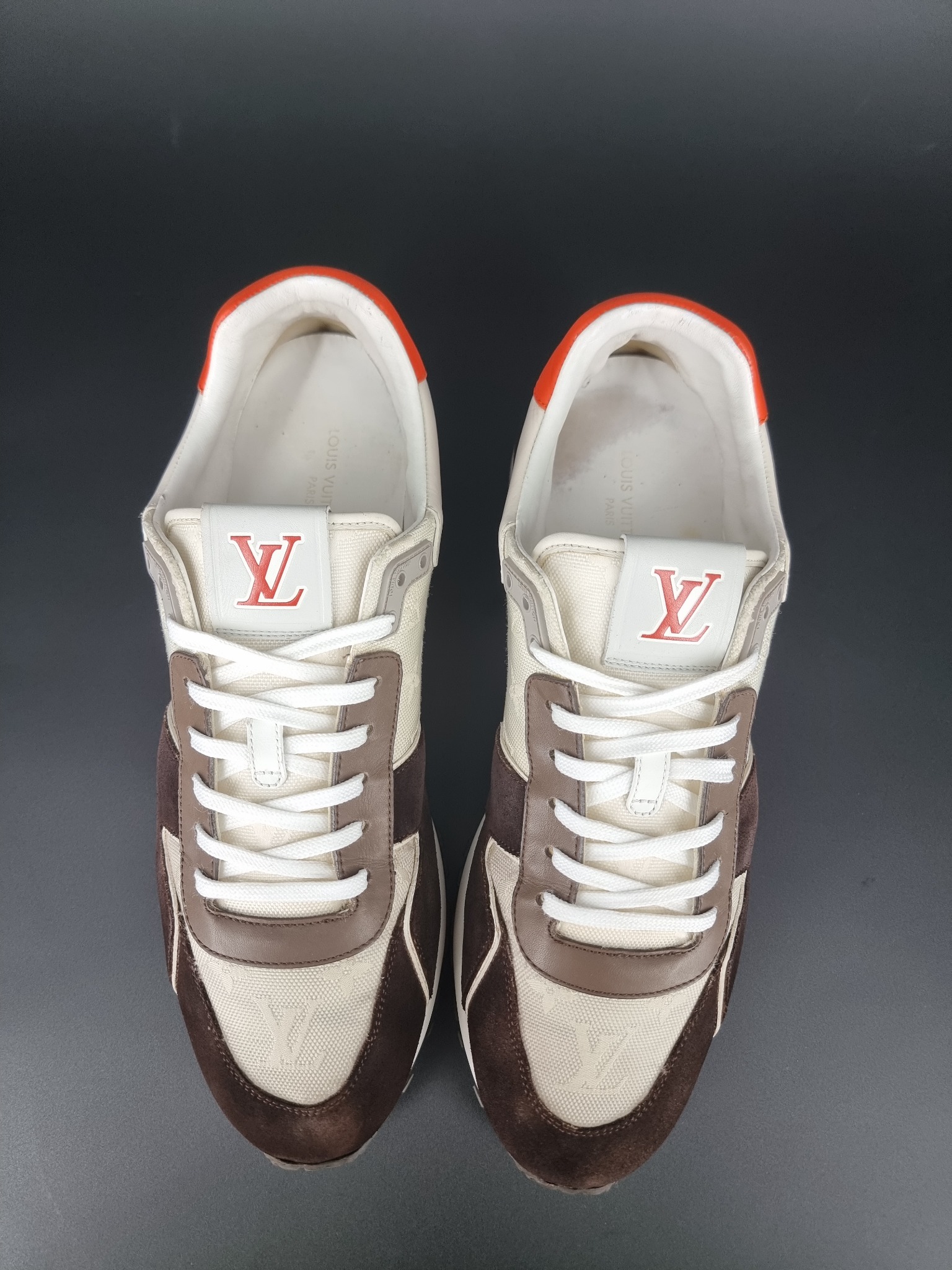 Louis Vuitton Run Away Sneaker после чистки и покраски в MYST, вид сверху